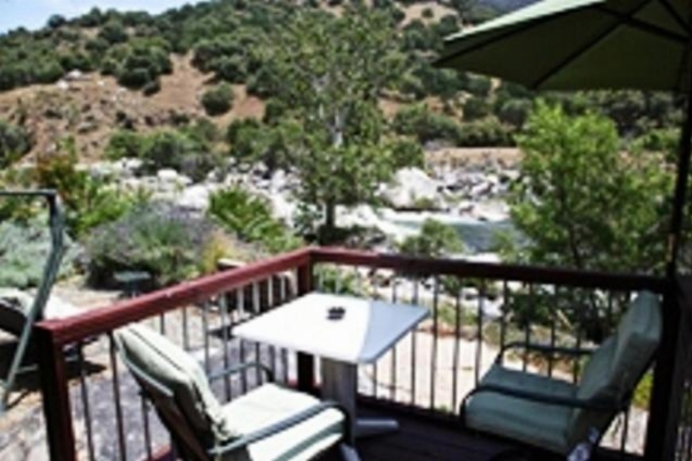 The Gateway Restaurant & Lodge